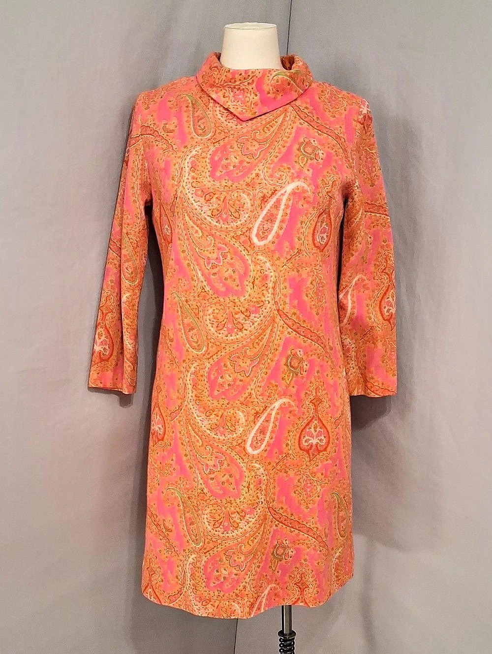 Vintage 60s Bright Paisley Mini Dress in Pink & Orange Neon Colorful Shift SeeMs